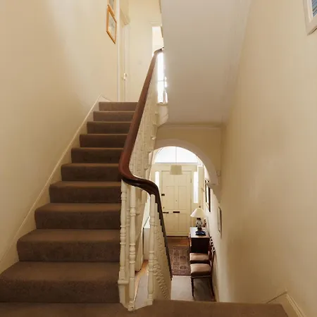 아파트 Guestready - Charming Portobello House *